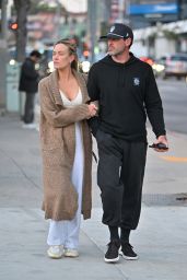 Peta Murgatroyd & Maksim Chmerkovskiy Share Sweet Moment on Date Night