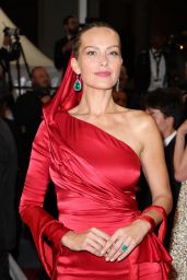 Petra Nemcova Shines in Red at Bono Premiere