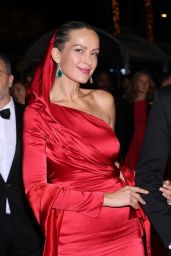 Petra Nemcova Shines in Red at Bono Premiere