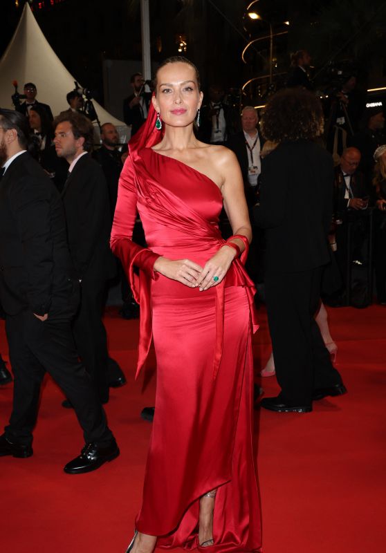Petra Nemcova Shines in Red at Bono Premiere
