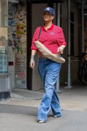 Rihanna Elevates Pregnancy Style with Bold NYC Look