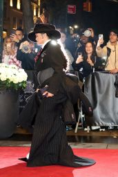 Rihanna Flaunts Pregnancy in Chic Ensemble Before Met Gala