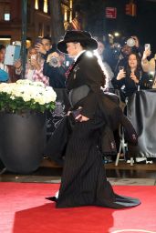Rihanna Flaunts Pregnancy in Chic Ensemble Before Met Gala