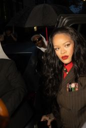 Rihanna’s Chic Arrival at Met Gala Chair Dinner