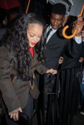 Rihanna’s Chic Arrival at Met Gala Chair Dinner
