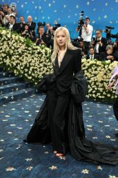 Rosé at Met Gala 2025: Tailoring Black Style