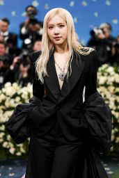 Rosé at Met Gala 2025: Tailoring Black Style
