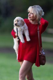 Sabrina Carpenter Wears Loewe Bag in Hollywood Hills 2025