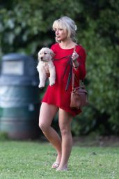 Sabrina Carpenter Wears Loewe Bag in Hollywood Hills 2025