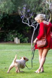 Sabrina Carpenter Wears Loewe Bag in Hollywood Hills 2025