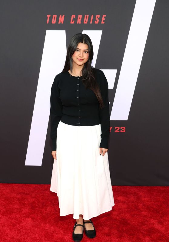 Sara Echeagaray Premiere Casual Chic Style