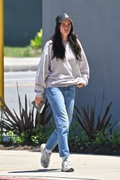 Sara Sampaio Searches Hollywood Hills for Mongo