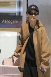 Sarah Michelle Gellar Arrives in Toronto for Film Shoot