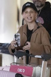 Sarah Michelle Gellar Arrives in Toronto for Film Shoot