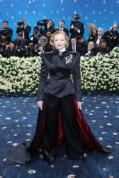 Sarah Snook at Met Gala 2025
