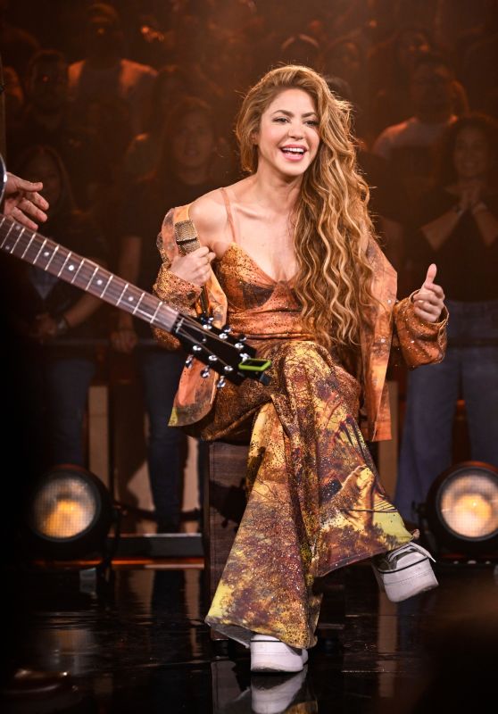 Shakira Performs on The Tonight Show Starring Jimmy Fallon