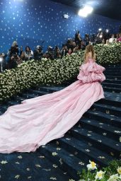 Shakira Reveals Rihanna Pregnancy at Met Gala 2025