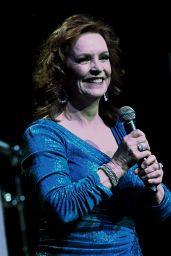 Sheena Easton Delivers Intimate Performance at Mizner Park