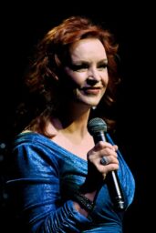 Sheena Easton Delivers Intimate Performance at Mizner Park