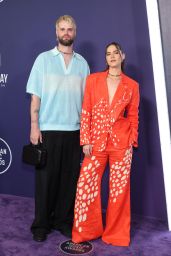 Sofi Tukker Commands American Music Awards 2025 in Bold Red Suit