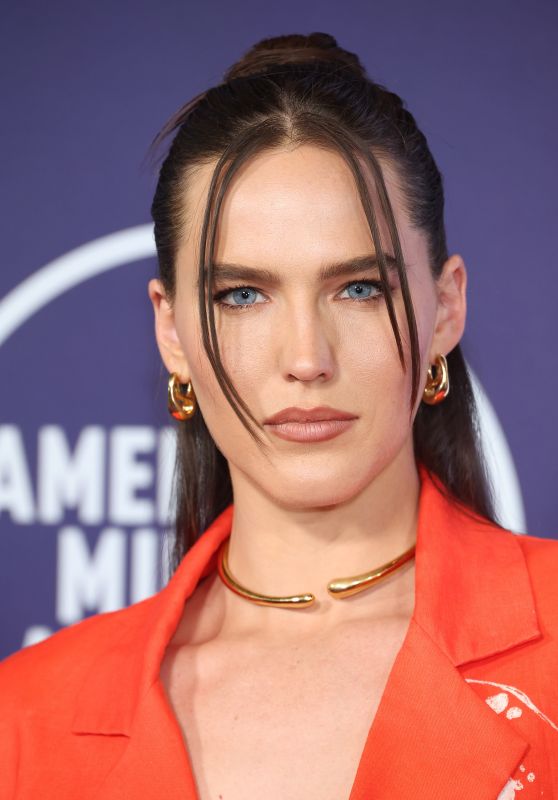 Sofi Tukker Commands American Music Awards 2025 in Bold Red Suit