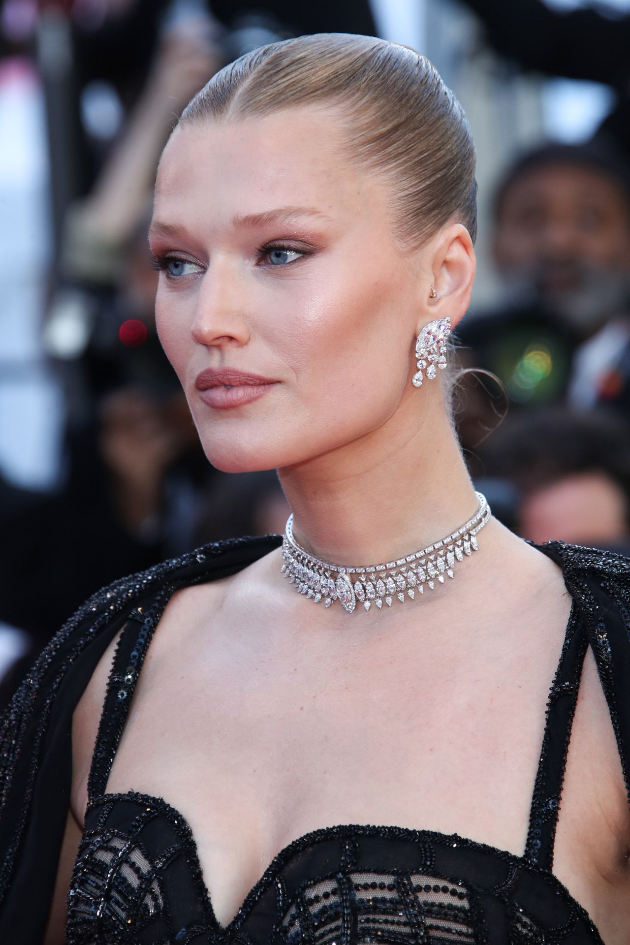 toni-garrn-commands-cannes-red-carpet-20