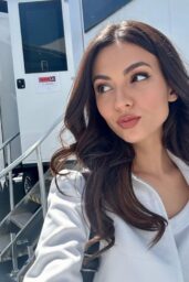Victoria Justice on Set of Suits LA