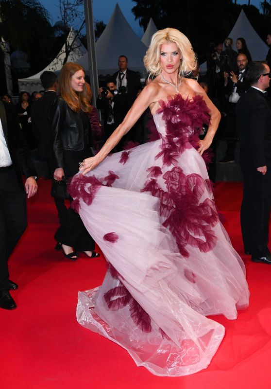 Victoria Silvstedt in Vintage Glamour at Cannes