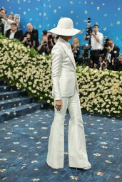 Zendaya’s Iconic Met Gala 2025 Look: Tailoring Black Style