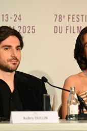 Zoey Deutch Nouvelle Vague Cannes Press