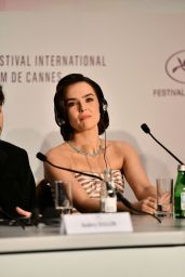 Zoey Deutch Nouvelle Vague Cannes Press