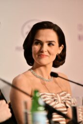 Zoey Deutch Nouvelle Vague Cannes Press