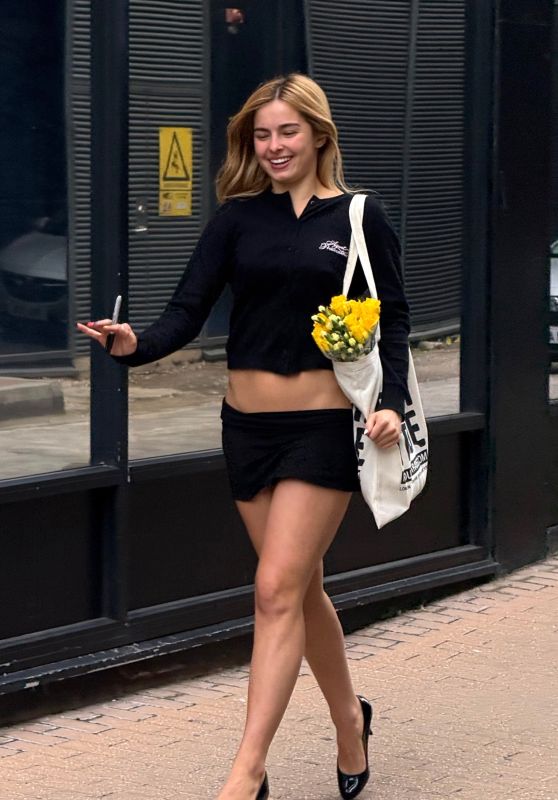 Addison Rae - Album Signing & Fan Meet, London - June 9, 2025