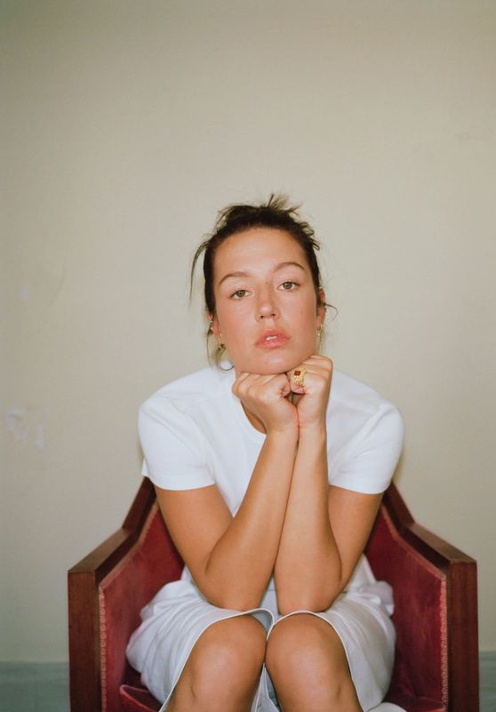 Adèle Exarchopoulos Unveils Raw Emotion for Society