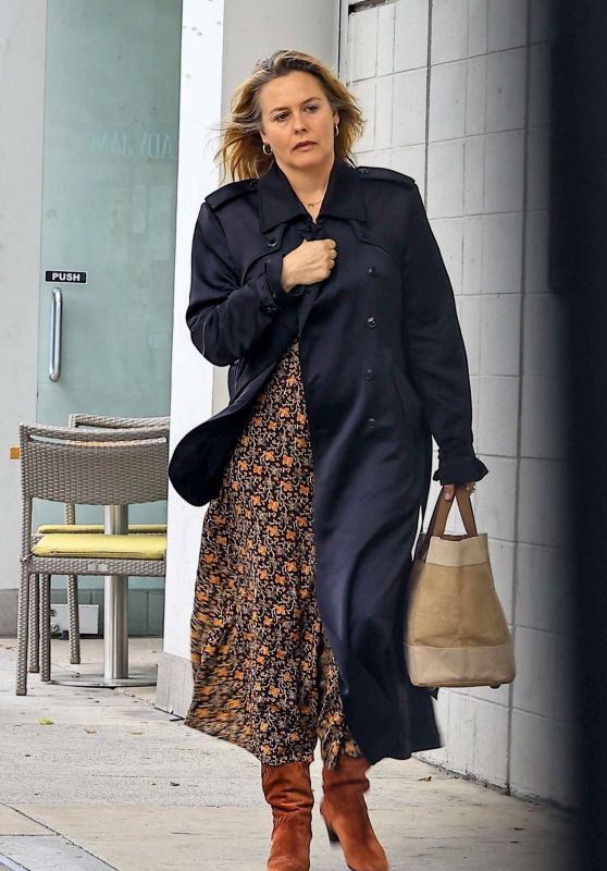 Alicia Silverstone rocks boho chic in Beverly Hills