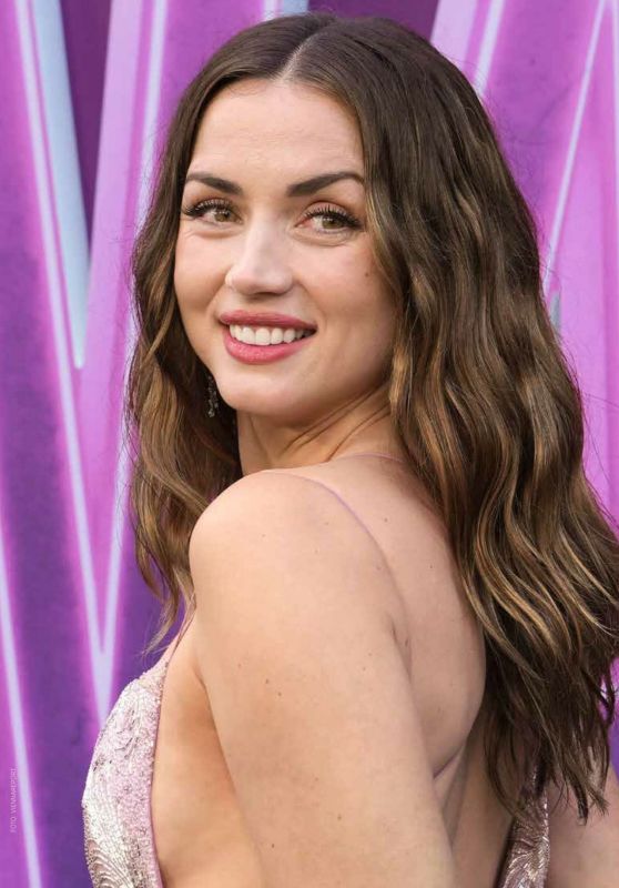 Ana de Armas: "Action, Mit Anmut" for Moments