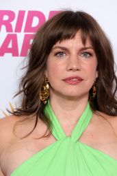 Anna Chlumsky Debuts Lime-Hot Elegance at 
