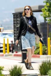 Anna Kendrick road trips to Palm Springs 06 02 2025
