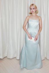 AnnaSophia Robb Models Lein Maya Dress: June 2025