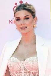 Ashley James Charms in Cream at King