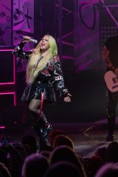 Avril Lavigne Rocks Greatest Hits Tour in Syracuse - 05/28/2025