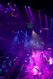 Carly Pearce Unveils Daring Plunge at Spotify House