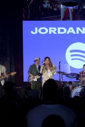 Carly Pearce Unveils Daring Plunge at Spotify House