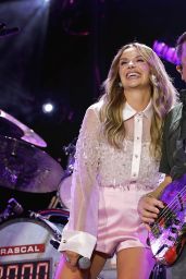 Carly Pearce Unveils Sparkle at CMA Fest