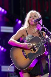 Deana Carter Performs with Grit at CMA Fest 2025