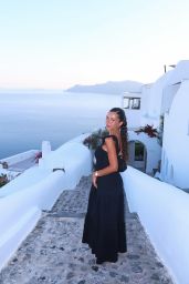 Débora Gomes Unveils Summer Glamour in Mykonos