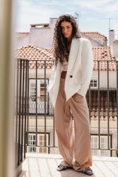 Débora Gomes Unveils Summer Glamour in Mykonos