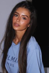 Débora Gomes Unveils Summer Glamour in Mykonos