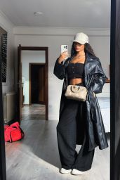 Débora Gomes Unveils Summer Glamour in Mykonos