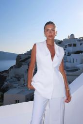 Débora Gomes Unveils Summer Glamour in Mykonos
